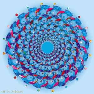 מנדלת דולפינים צבעוניים עם כדור על רקע תכלת